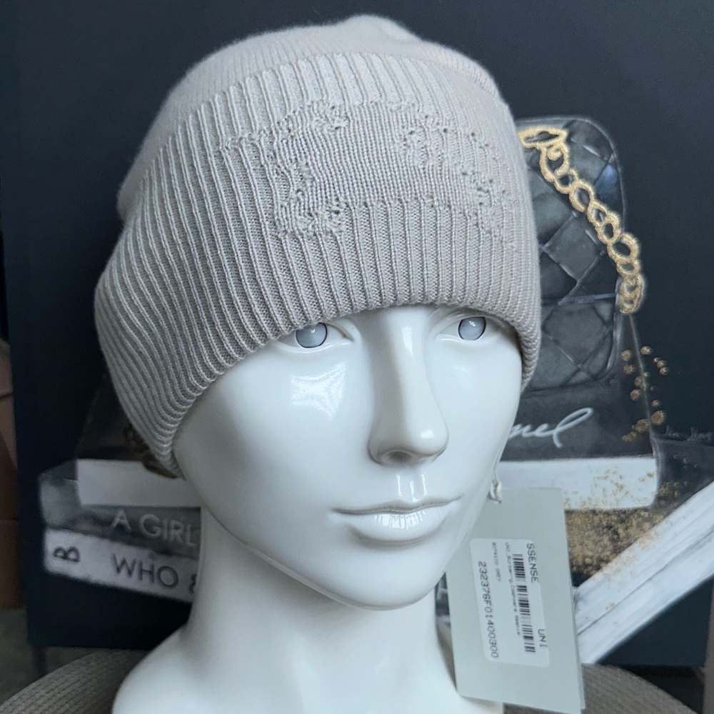100% Cashmere NWT Burberry Beanie -Grey - Picture 3 of 7